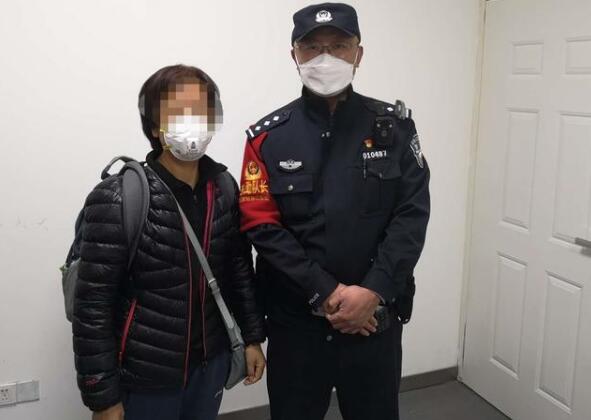 安檢門(mén)檢測粗心 女士物品遺落火車(chē)